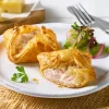 Bladerdeegkorfjes met ham en Emmentaler