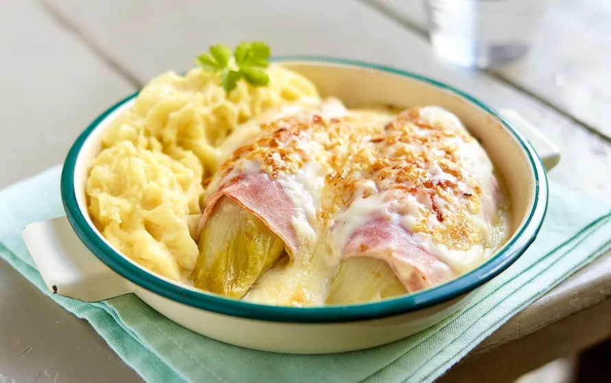 Ham/witloofrolletjes met aardappelpuree