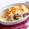 Ham-witloofrolletjes met kaassaus