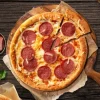 LA PIZZA Pizza con salame