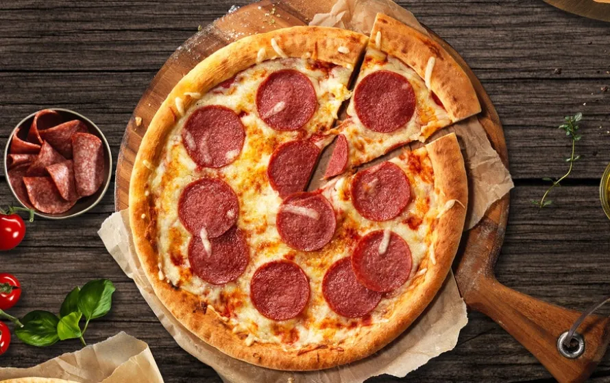 LA PIZZA Pizza con salame