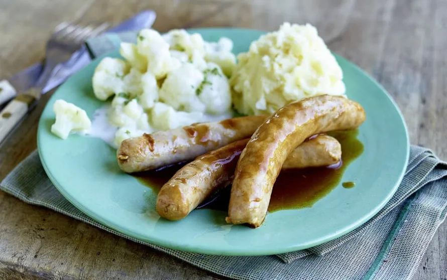 Minibraadworstjes met bloemkool en aardappelpuree