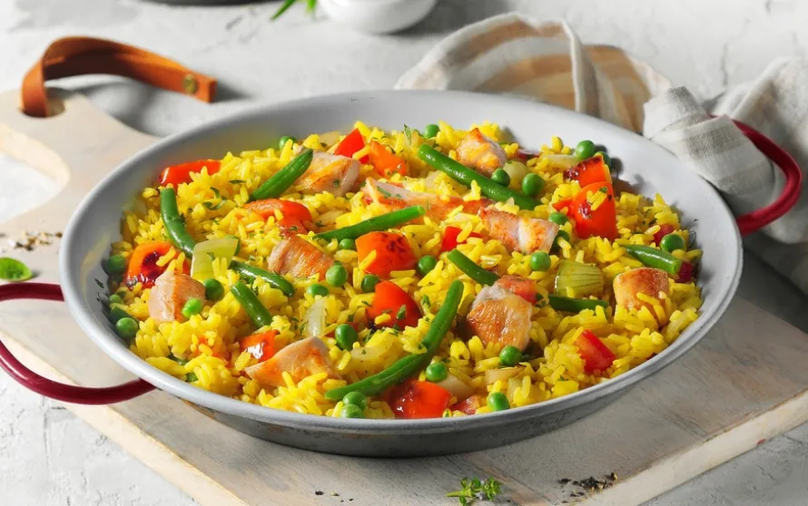 Paella met kip en groenten