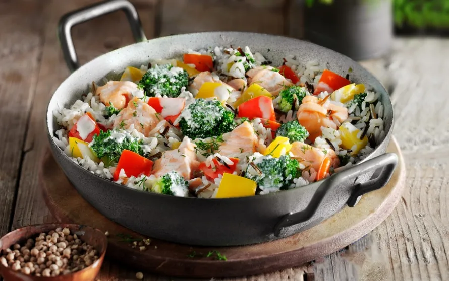 Pangerecht met wilde zalm en rijst